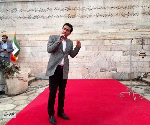 تگرگ در مراسم فردوسی/ معتمدی زیر باران آواز خواند! +ویدئو
