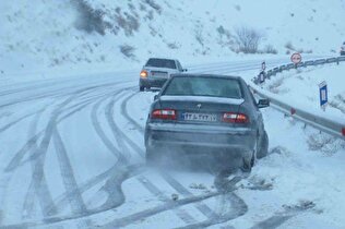 برف در جاده تکاب - شاهین دژ کولاک می‌کند +ویدئو