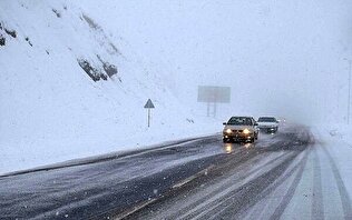 برف شدید رانندگان جاده چالوس را غافلگیر کرد +ویدئو