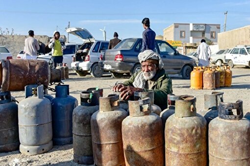 مردم شهر گازی ایران هنوز سیلندر‌های گاز به دوش می‌کشند!