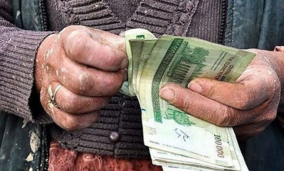 - دولت و مجلس از پاسخ گویی درباره دستمزد کارگران فرار می‌کنند