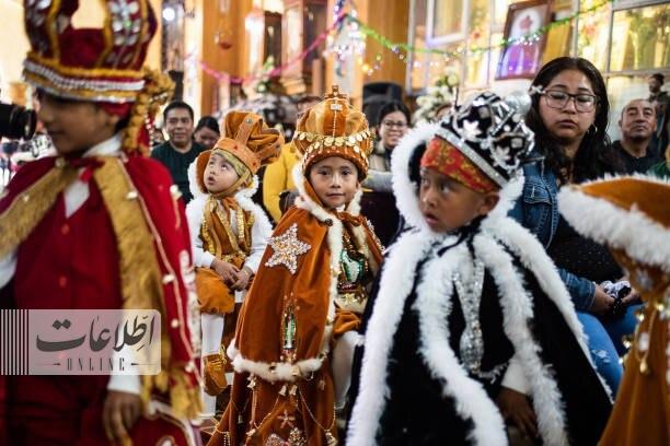 رژه کودکان با لباس‌های عجیب و غریب در خیابان را ببینید +تصاویر