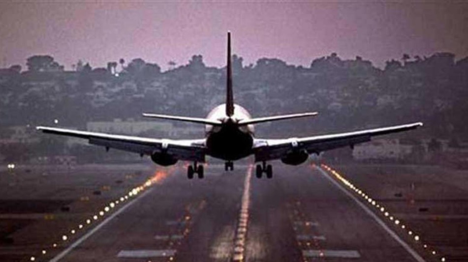 زمینگیر کردن هواپیمای حامل ۳۰۳ مسافر هندی مظنون به قاچاق انسان در فرانسه