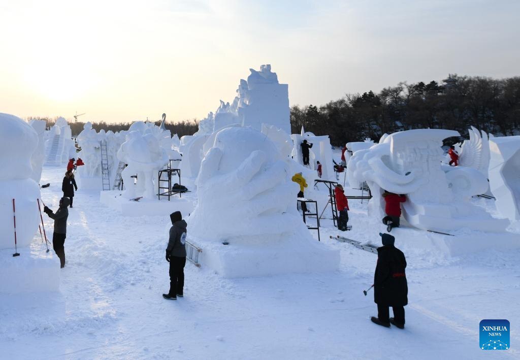 رقابت خدایان مجسمه‌های برفی در چین را ببینید
