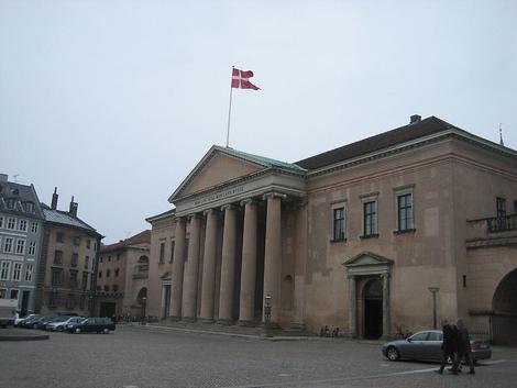 - حکم دادگاه دانمارک برای ۳ عضو الاحوازیه اعلام شد