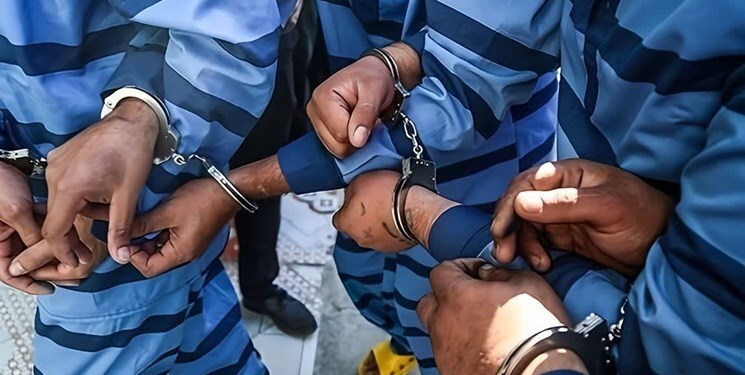 دزدان دریایی با لباس نظامی در جزیره لارک بازداشت شدند
