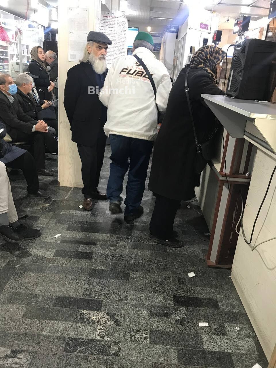 برادر روحانی در داروخانه سوژه شد +عکس