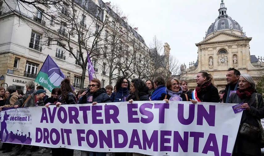 - زنان فرانسوی حق سقط‌جنین را گرفتند!