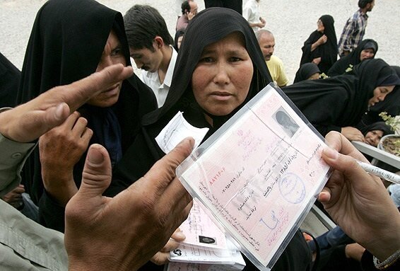 - بیمه رایگان ۲۰۰ هزار اتباع از جیب مردم ایران تأمین می‌شود؟