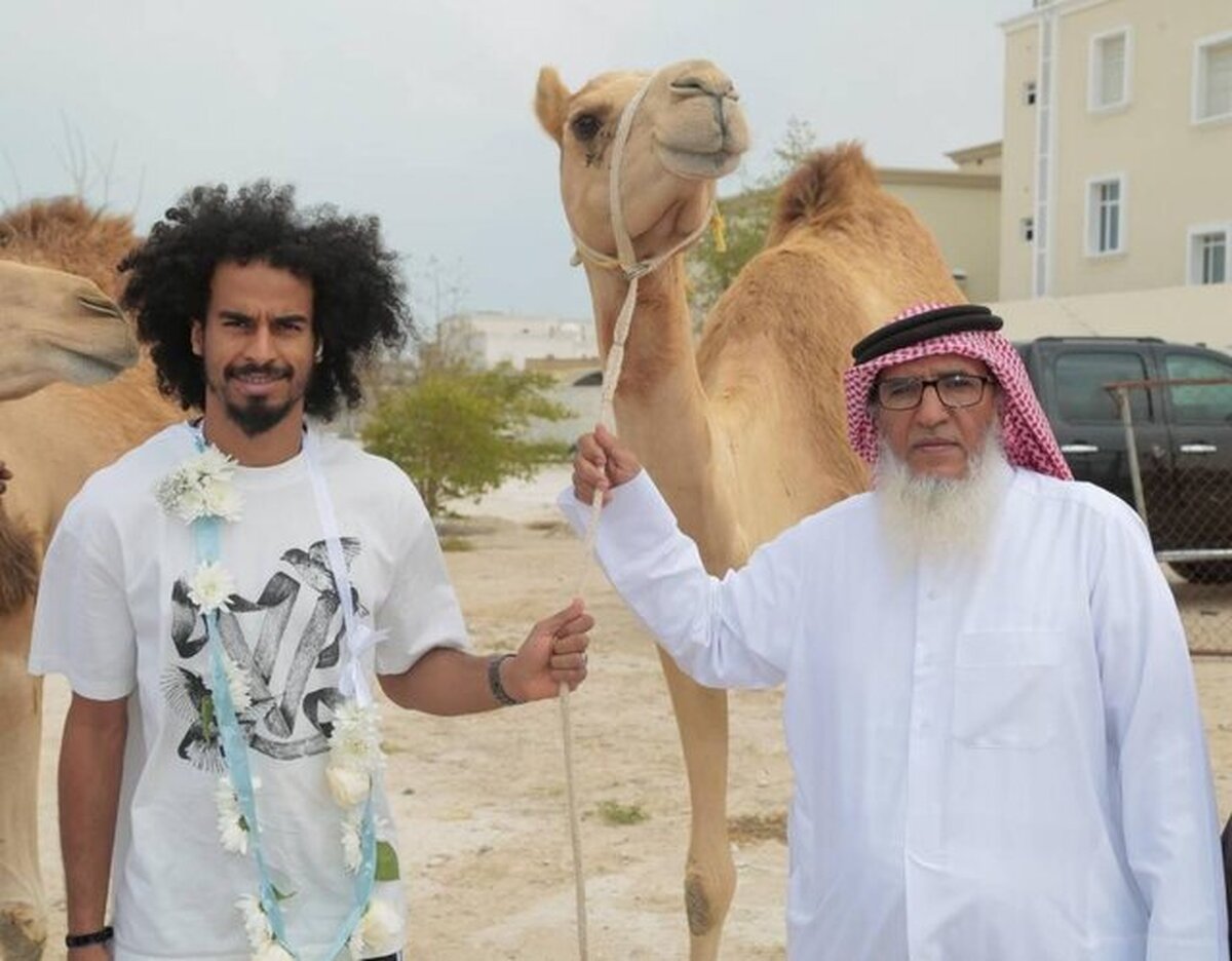 هدیه ویژه قطری ها به اکرم عفیف؛ یک شتر!