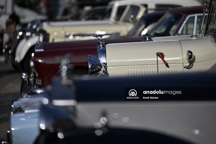 گشت شهری ماشین‌های کلاسیک در مادرید را ببینید +تصاویر