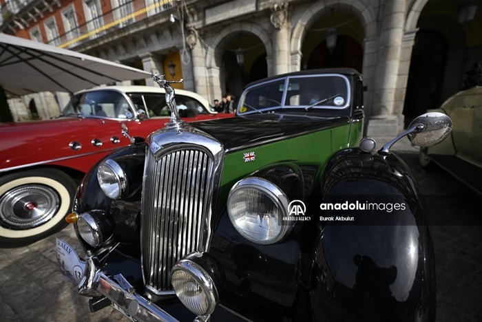 گشت شهری ماشین‌های کلاسیک در مادرید را ببینید +تصاویر