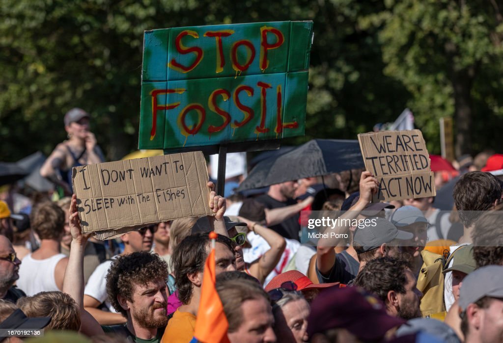 تصاویری از اعتراضات خیابانی فعالان محیط زیست در لاهه