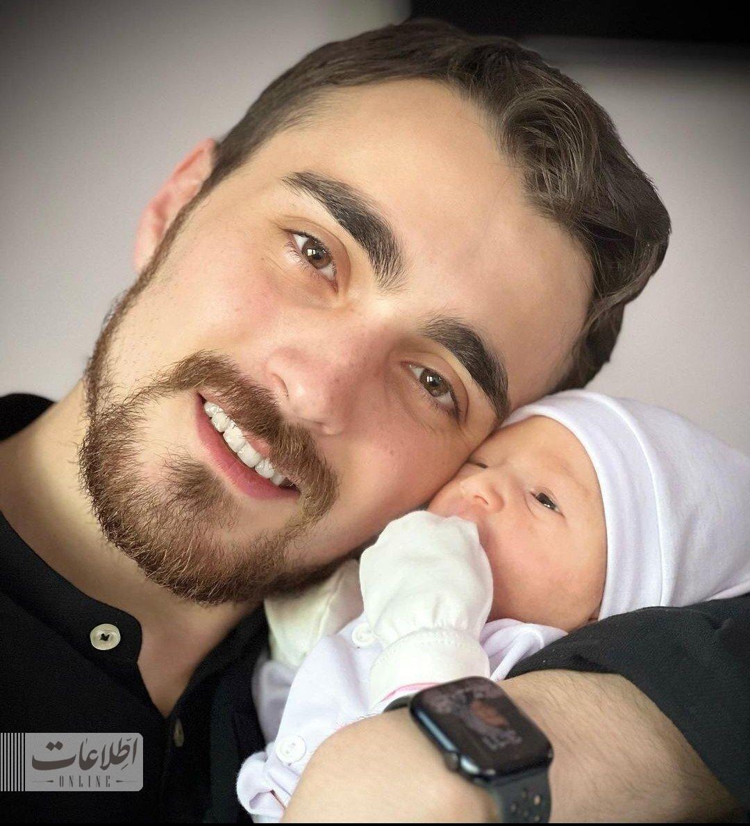 عکس جدید از «ایران» خمینی در آغوش پدرش