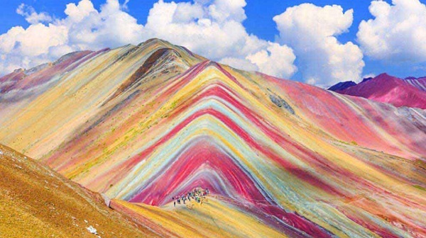 جاذبه دیدنی کوه‌های رنگی