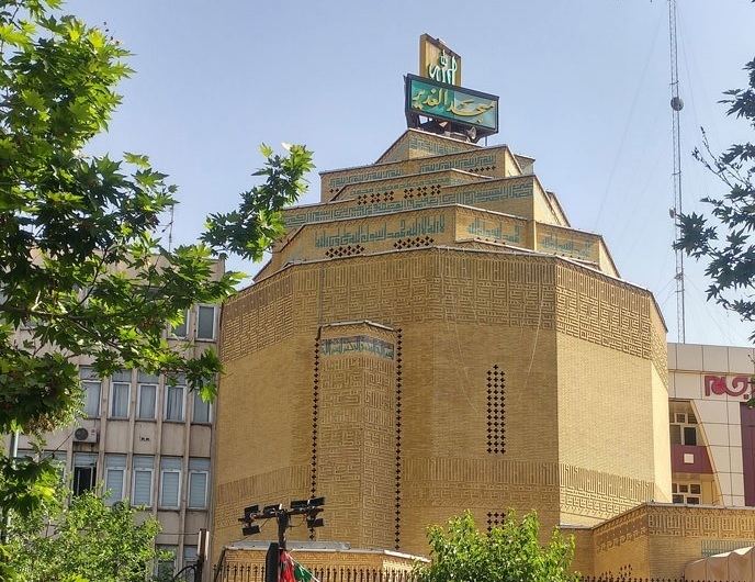 مسجد الغدیر در خیابان میرداماد تهران آتش گرفت