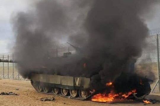 ویدئو| خودرو‌های ارتش اسرائیل به دست فلسطینی‌ها افتاد