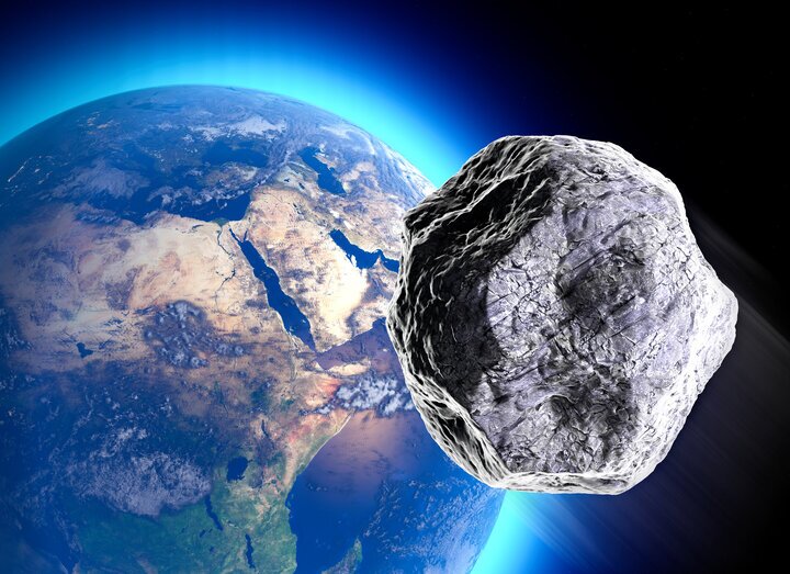 - عبور ترسناک یک سیارک به اندازه ساختمان ۸ طبقه از کنار زمین