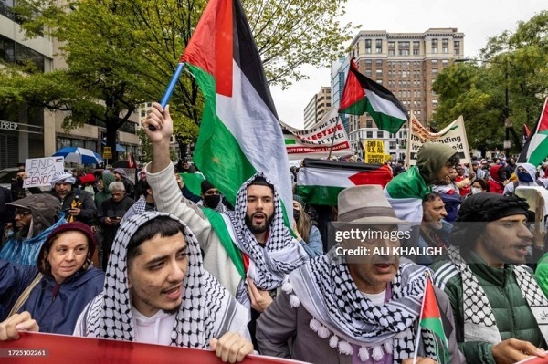 تجمع حامیان فلسطین مقابل کاخ سفید با شعار «فلسطین آزاد»