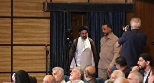 عکس حجت‌الاسلام مجتبی خامنه‌ای و پسر حداد در یک همایش سیاسی