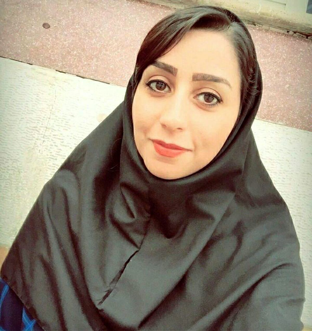 یک روزنامه‌نگار زن بازداشت شد +عکس