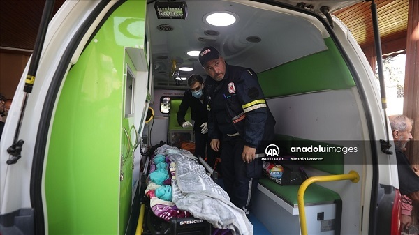 اولین گروه از نوزادان بیمارستان شفا از غزه به مصر منتقل شدند +تصاویر