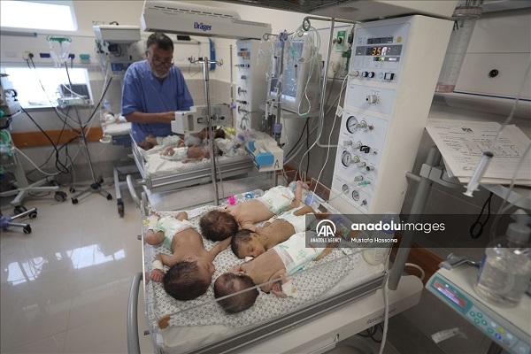 اولین گروه از نوزادان بیمارستان شفا از غزه به مصر منتقل شدند +تصاویر
