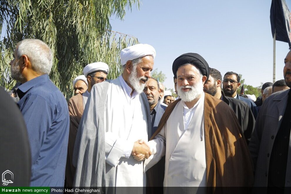 عکس: سیدمصطفی خامنه‌ای در مراسم تشییع محسن استادی