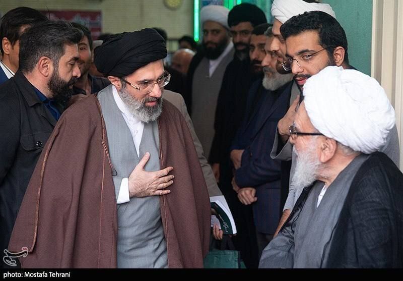 تصاویر حضور سید مجتبی خامنه‌ای در مجلس ترحیم محسن استادی
