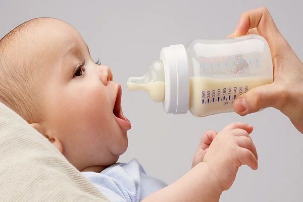 نوزادان عزیز! یک ماه شیرخشک نخورید تا برسد
