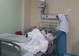 - ویدئوی عجیب حضور وزیر بهداشت در اتاق زایمان خبرساز شد