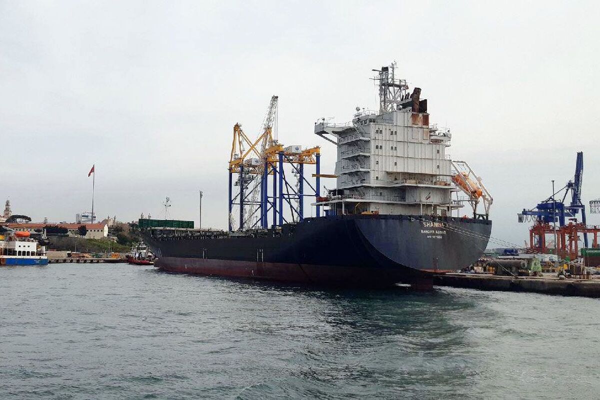 کشتی تحریم شده ایرانی از استانبول خلاص شد +جزئیات