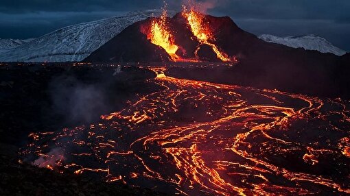 - لحظات دلهره آور فوران آتشفشان در ایسلند را ببینید
