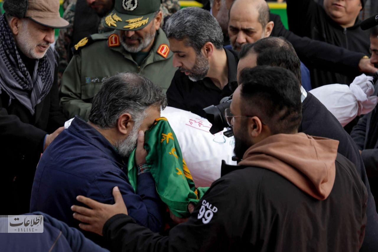 تصاویری متفاوت از خاکسپاری شهید در مشهد