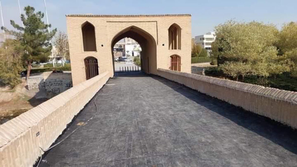 پل تاریخی اصفهان - پل تاریخی اصفهان را در اقدامی نابخردانه ایزوگام کردند!