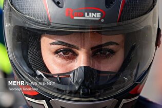 - تصاویری متفاوت از موتورسواری زنان در تهران