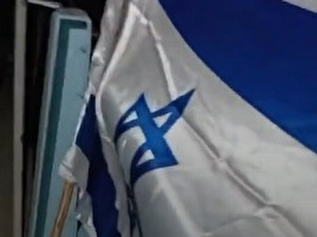 - نمایش پرچم رژیم صهیونیستی در میدان آزادی؛ ماجرا چیست؟