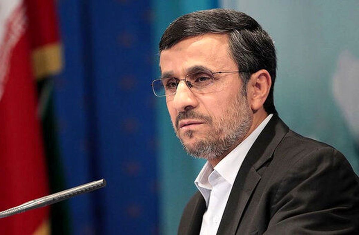 یک فعال اصولگرا: احمدی‌نژاد خود را فدای بقایی و مشایی کرد