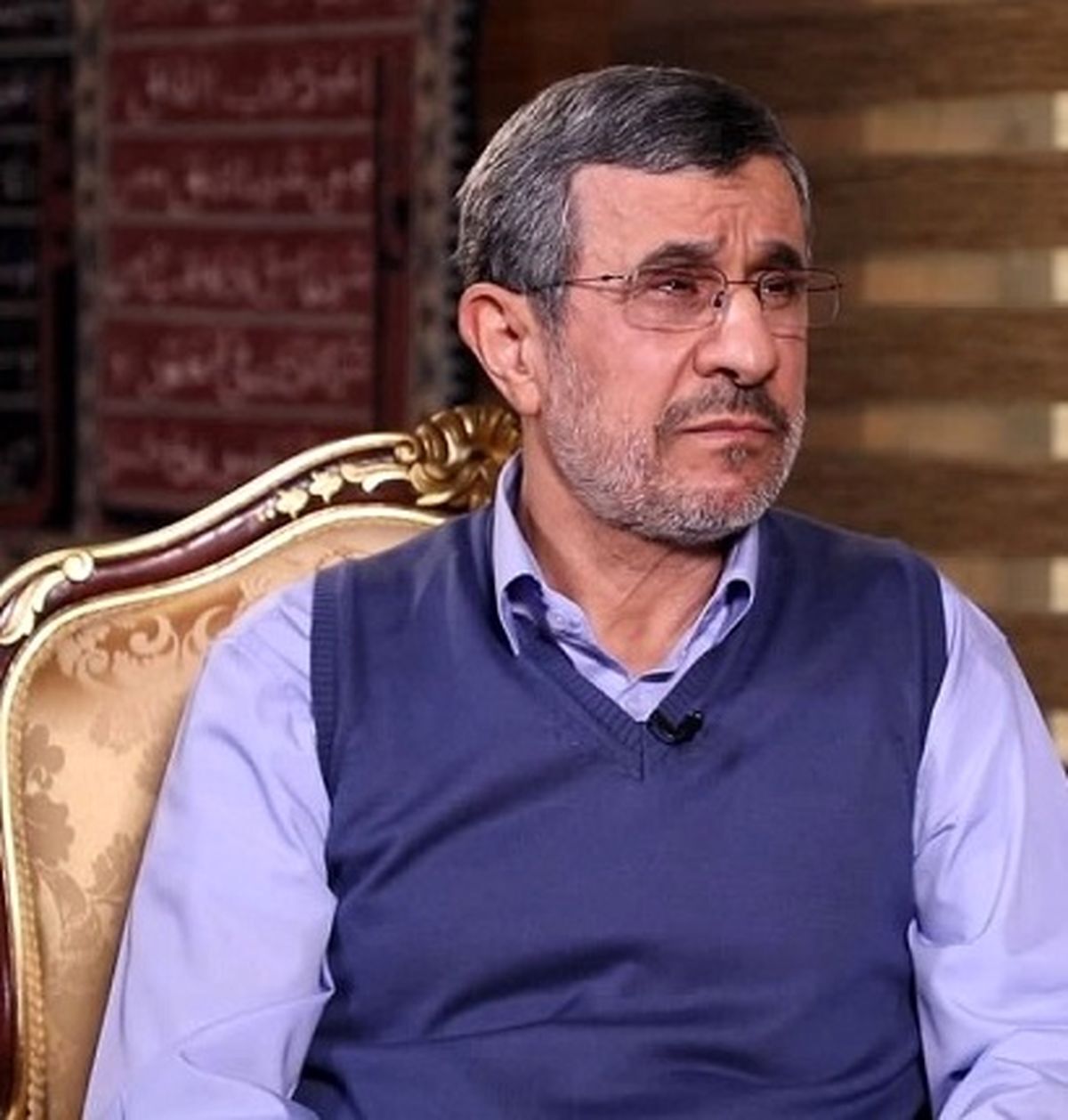 احمدی نژاد زیر تابوت وزیر سابقش را گرفت + عکس