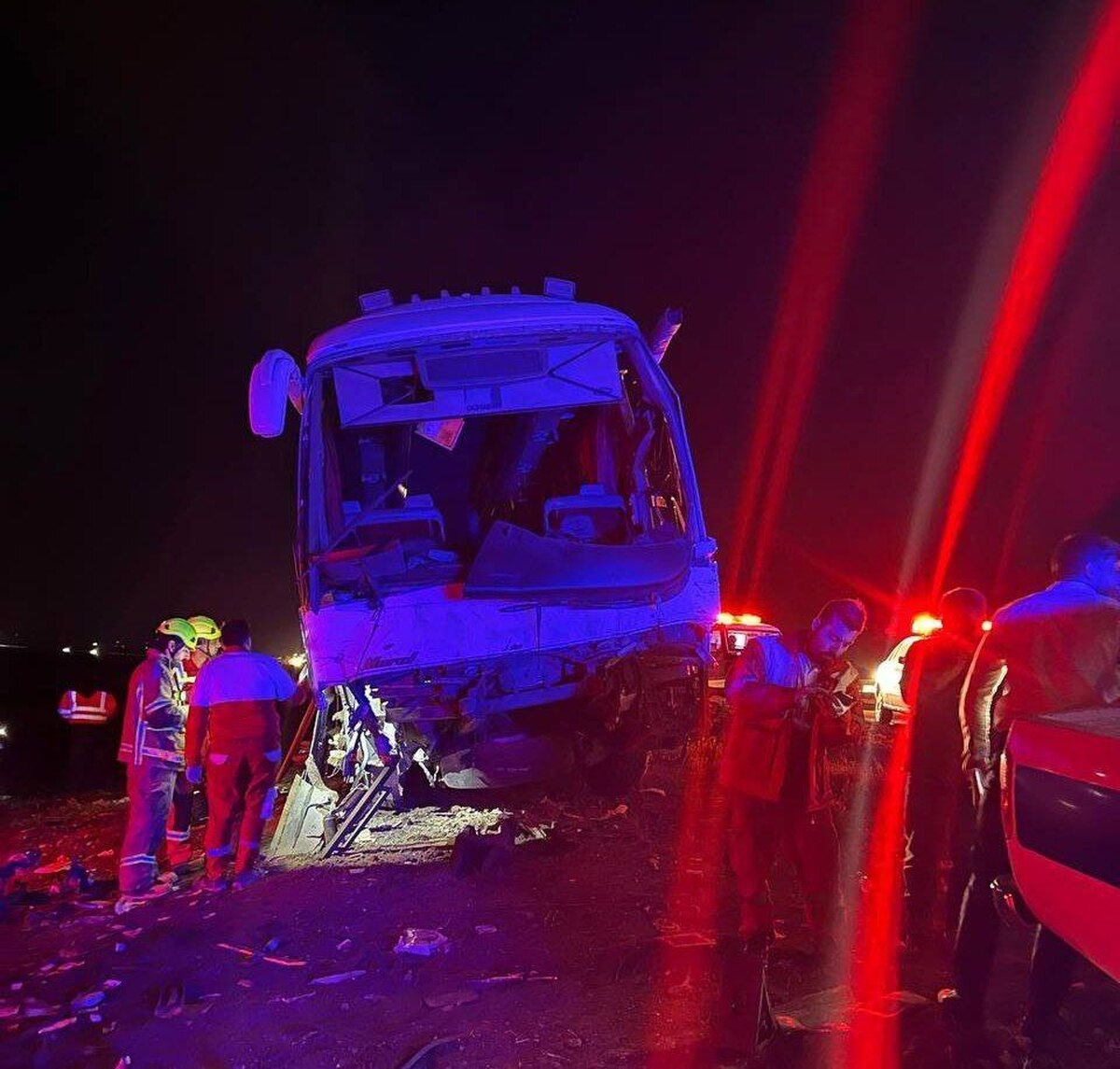 واژگونی اتوبوس در اتوبان قزوین ۲۲ کشته و مجروح بر جای گذاشت