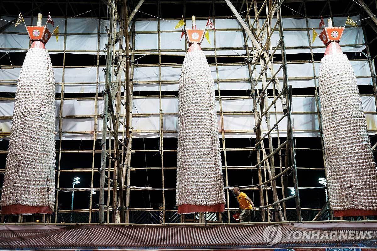 تصاویر | مسابقه برج سازی با نان در هنگ کنگ