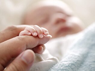 - میانگین سن پدر و مادر ایرانی در تولد اولین فرزند