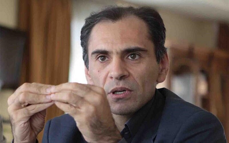 استاد دانشگاه امام صادق (ع): دولت رئیسی توان کنترل بازار ارز و طلا را ندارد