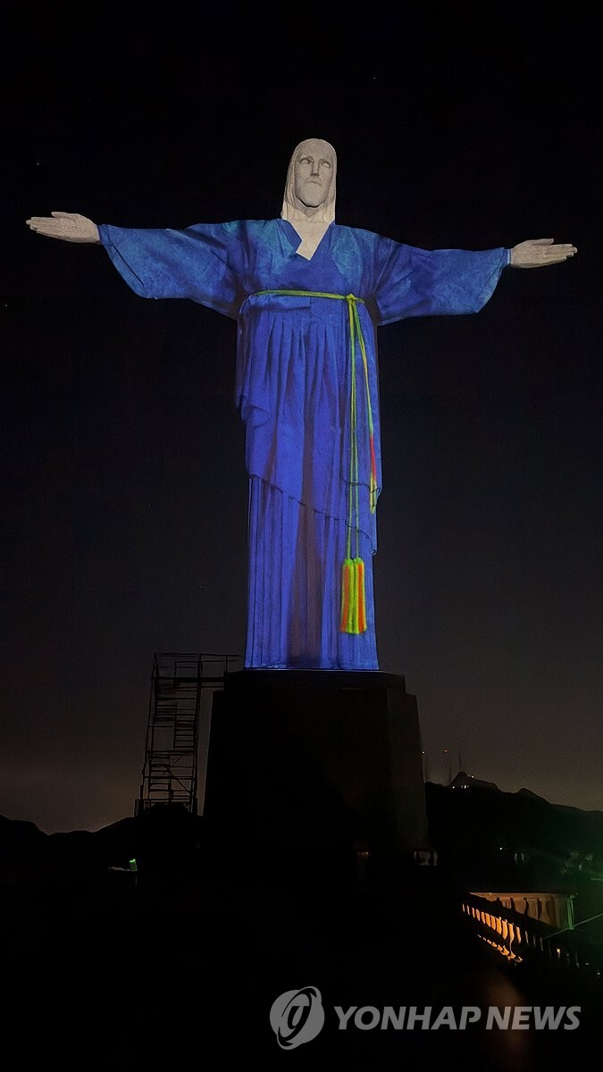 مجسمه ۴۰۰ متری مسیح لباس کره‌ای پوشید!