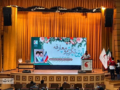 گریه‌های مدیر هلال احمر مشهد در مراسم تودیع +ویدئو