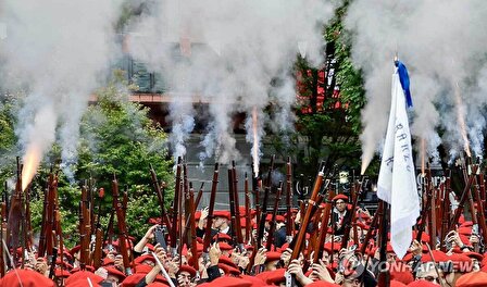 رژه پیروزی اسپانیایی‌ها در خیابان را ببینید! +تصاویر