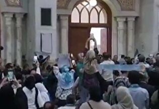 فریاد «حیدر حیدر» هواداران پزشکیان در حرم امام خمینی +ویدئو