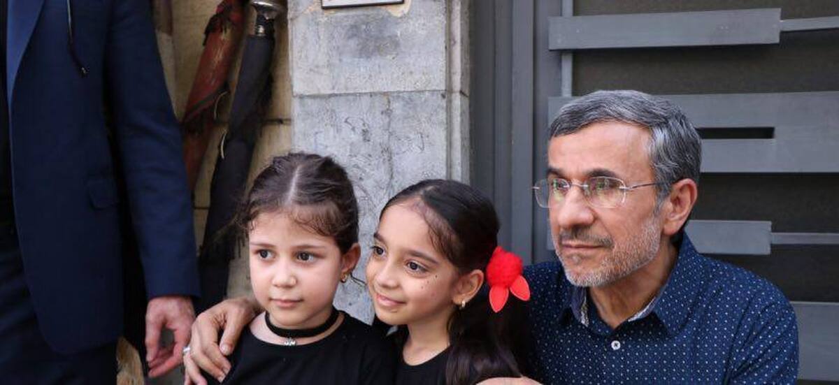 تصاویر احمدی‌نژاد در روز عاشورا در میدان ۷۲ نارمک وایرال شد