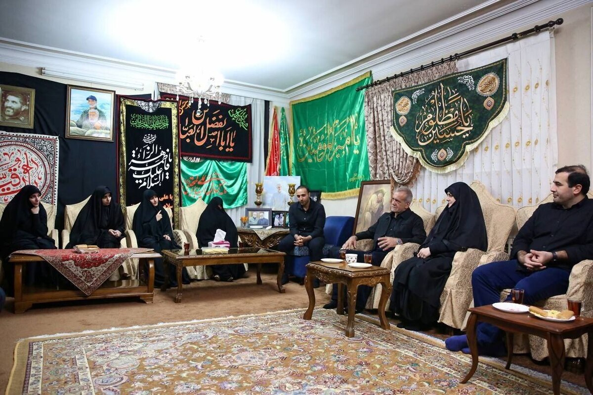 مسعود پزشکیان و دخترش به خانه شهید سلیمانی رفتند +عکس