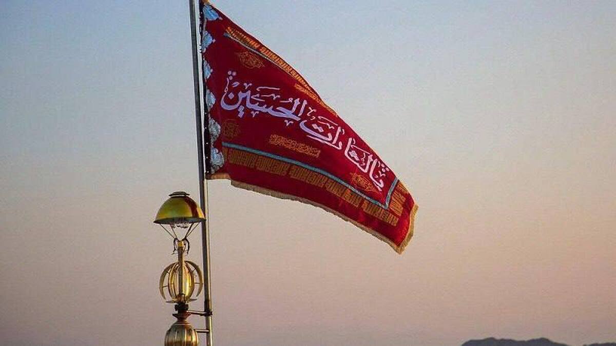 پرچم سرخ انتقام بر فراز مسجد جمکران خبرساز شد +عکس